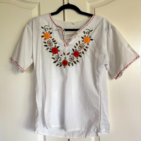 White cotton blouse lace up front embroidered floral pattern size Large - Picture 1 of 8